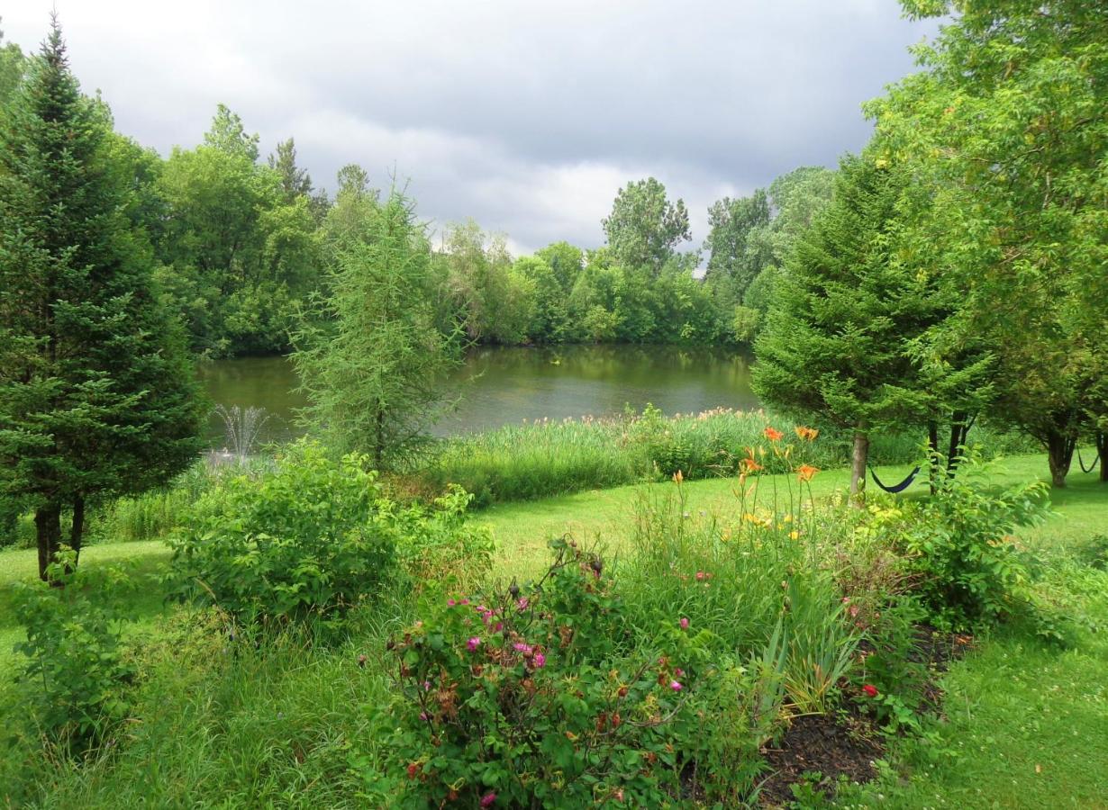 Motel Des Deux Lacs Waterloo Dış mekan fotoğraf
