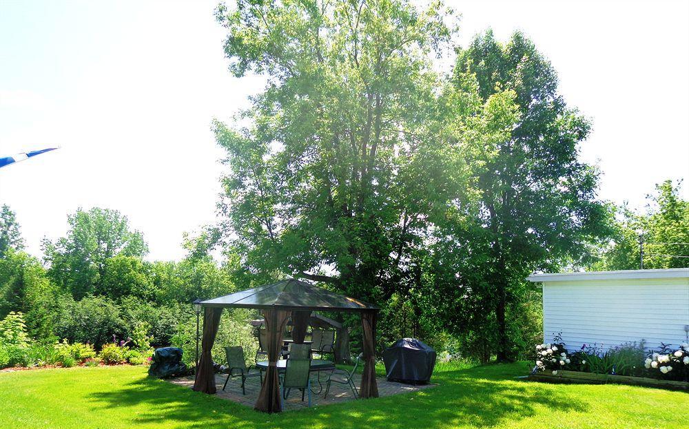 Motel Des Deux Lacs Waterloo Dış mekan fotoğraf