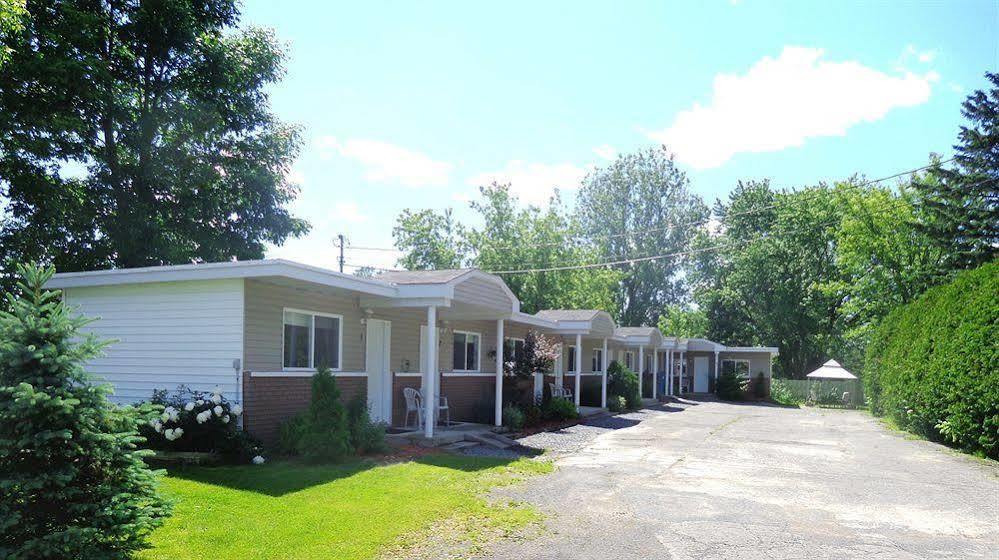 Motel Des Deux Lacs Waterloo Dış mekan fotoğraf