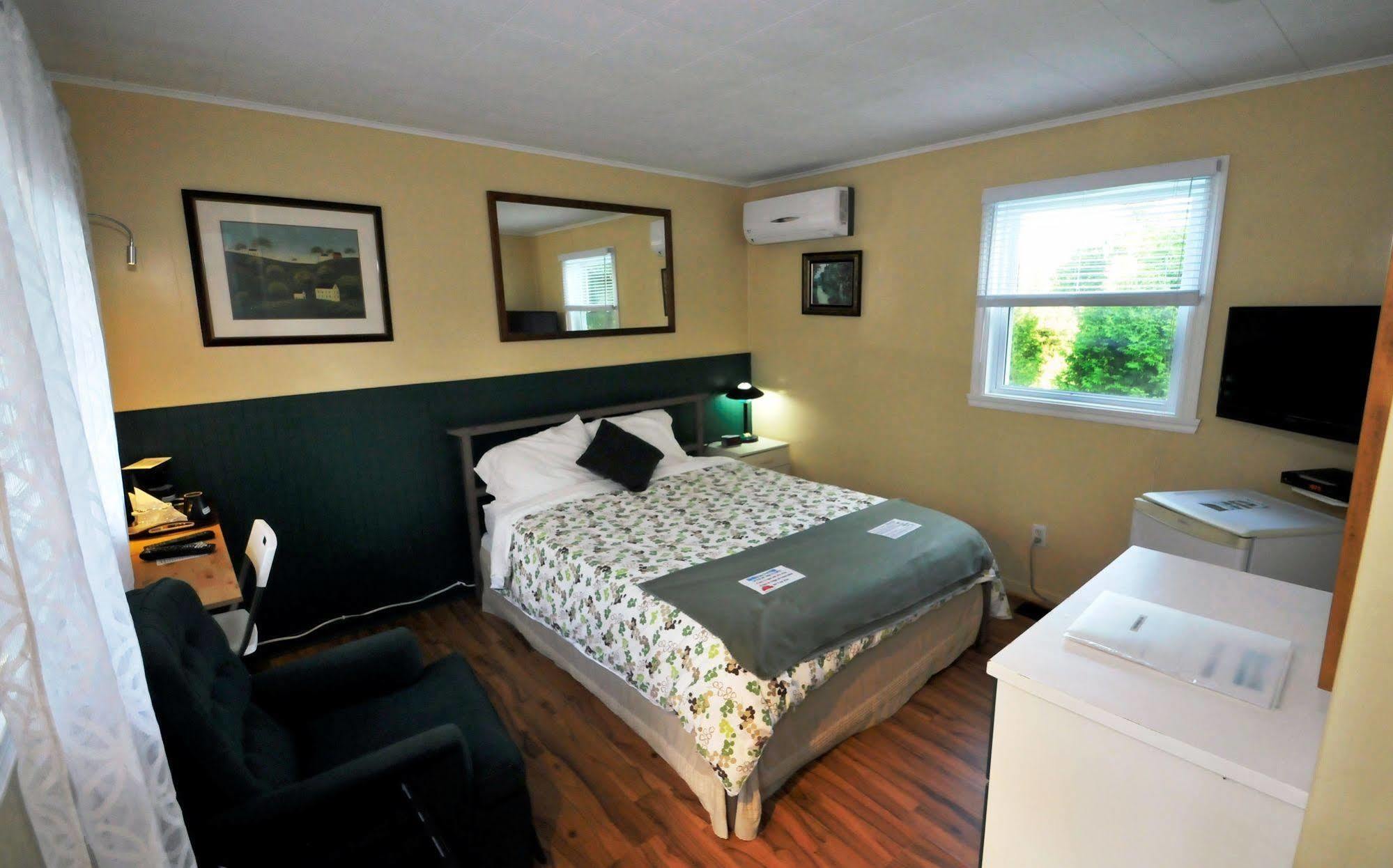 Motel Des Deux Lacs Waterloo Dış mekan fotoğraf