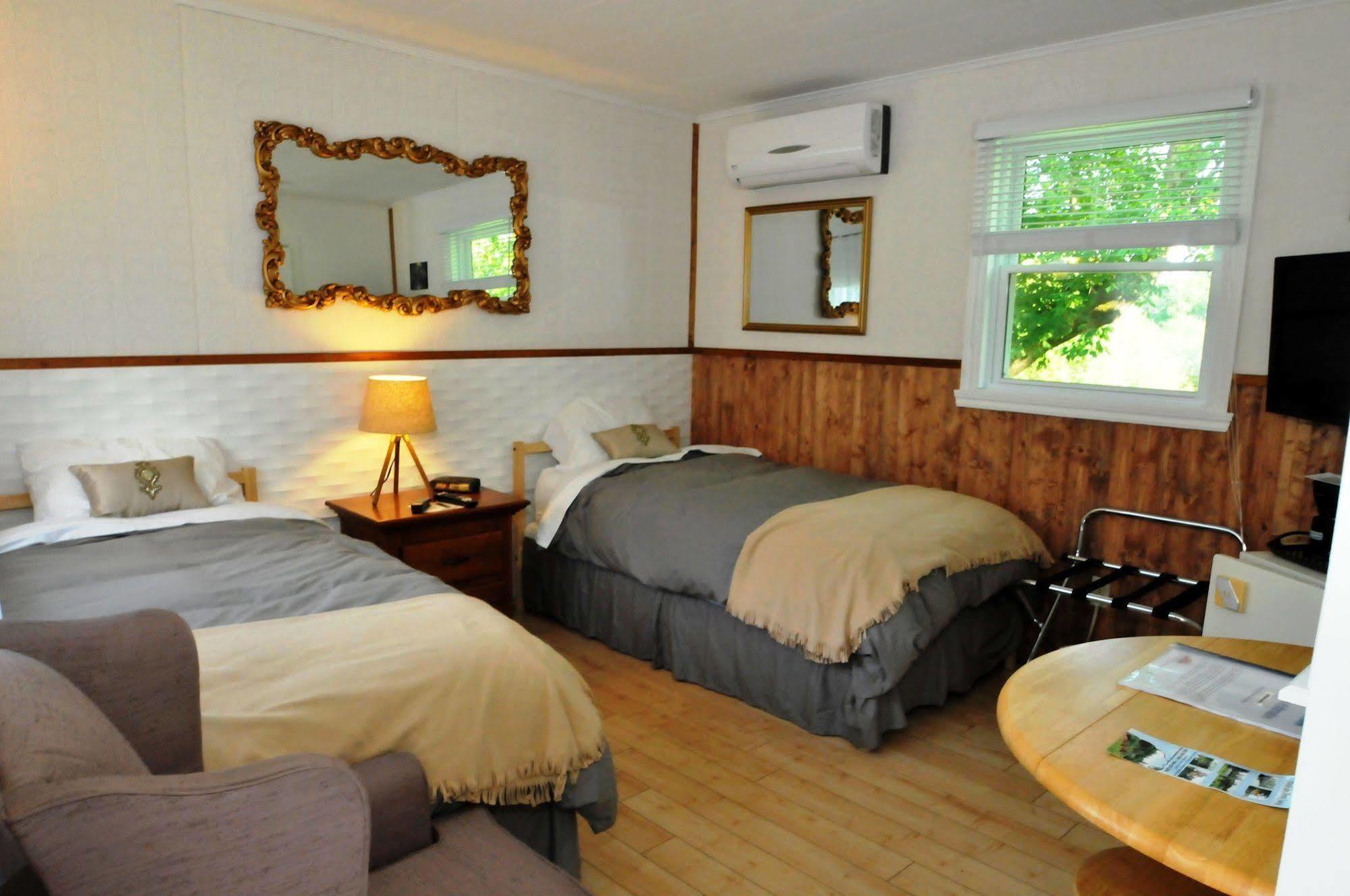 Motel Des Deux Lacs Waterloo Dış mekan fotoğraf